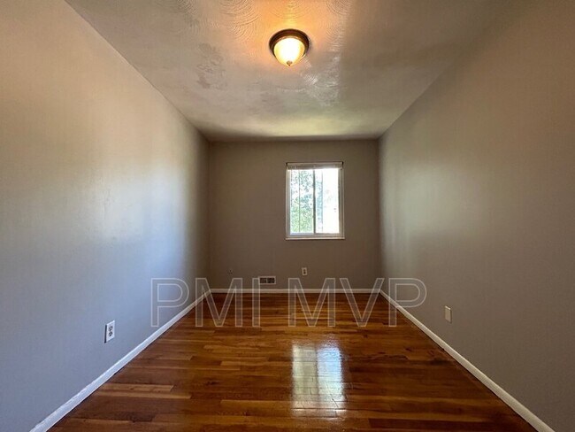 Building Photo - 3029 Rotunda Ct N