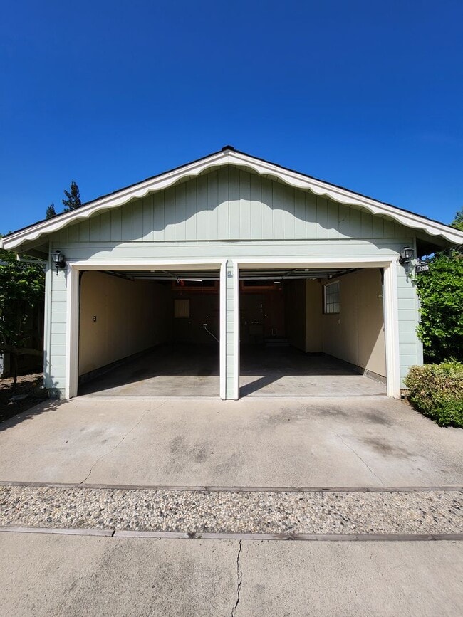 Building Photo - 2205 Monticello Ave