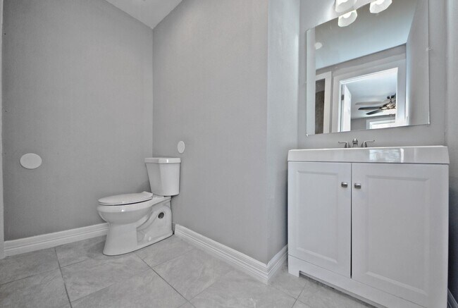 Building Photo - 3834 Rosedale St
