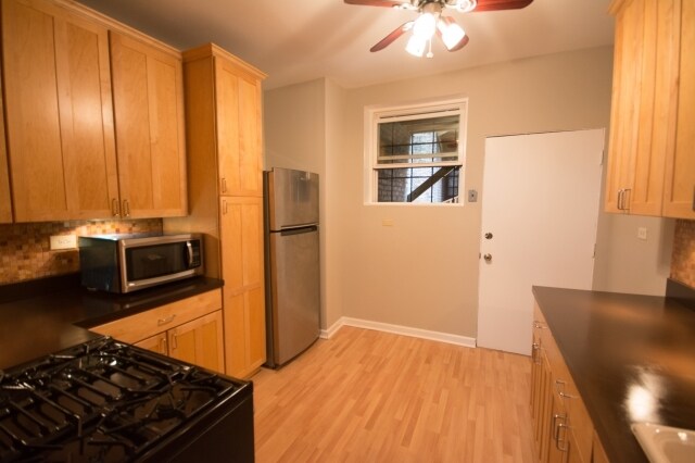 Building Photo - 539 W Brompton Ave