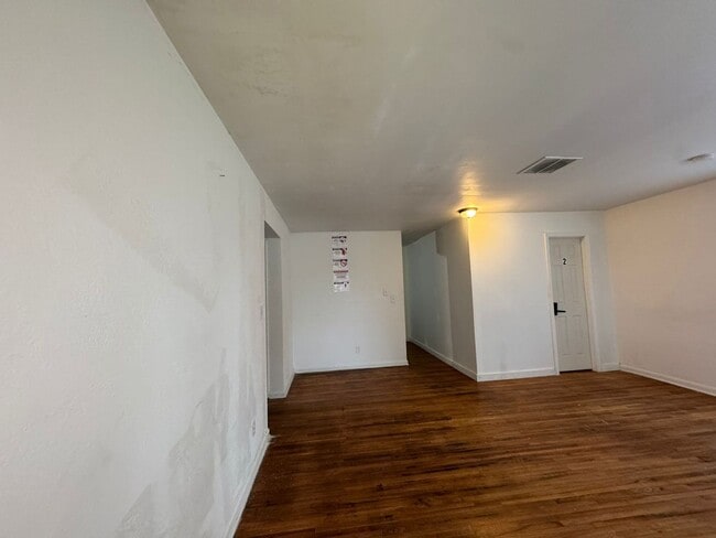 Building Photo - 416 Sun Ct