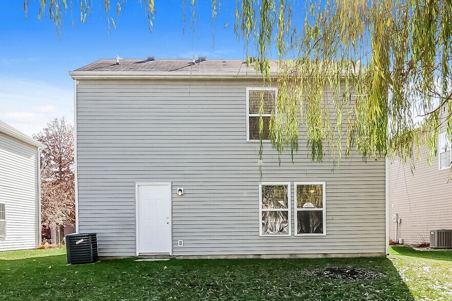 Building Photo - 8036 States Bend Dr