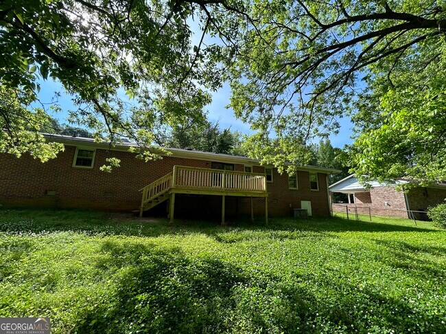 Building Photo - 33 Lynhaven Dr