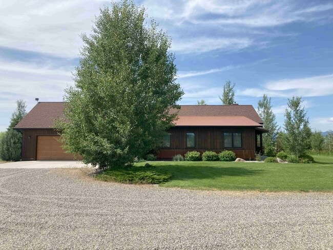 Building Photo - Stunner on Springhill