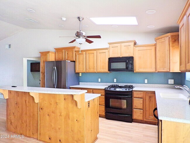 Building Photo - 5529 S Sioux Ave