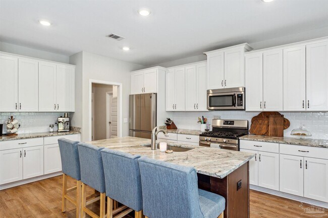 Building Photo - 400 Broadleaf Cir