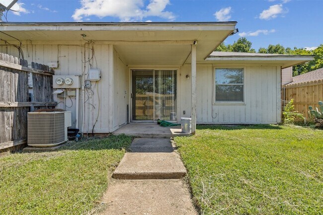 Building Photo - 2410 Lido Ln
