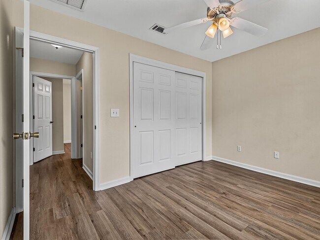 Building Photo - 96 Cochise St
