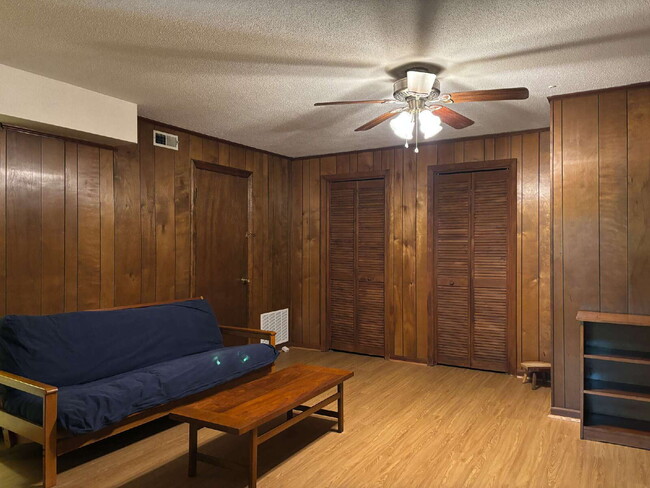 Building Photo - 905 Hardimont Rd