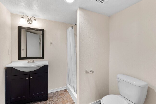 Building Photo - Beautiful Home in the Garland District