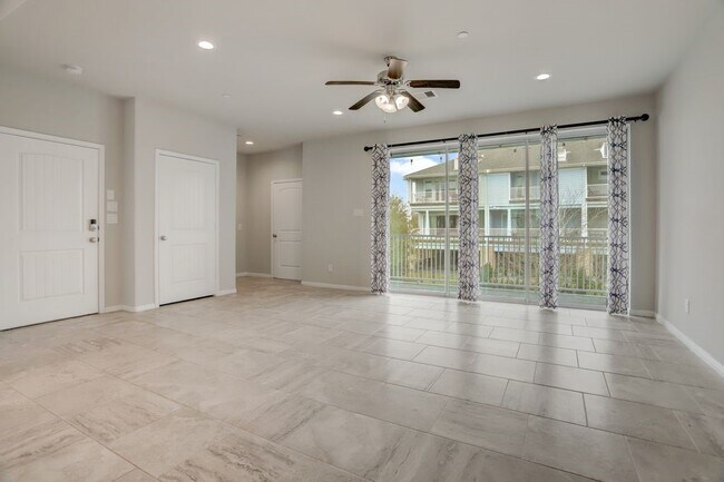 Building Photo - 2714 Veranda Falls