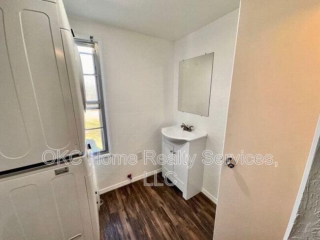 Building Photo - 2537 NW 35th St