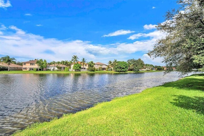 Building Photo - 16411 Sapphire Bend