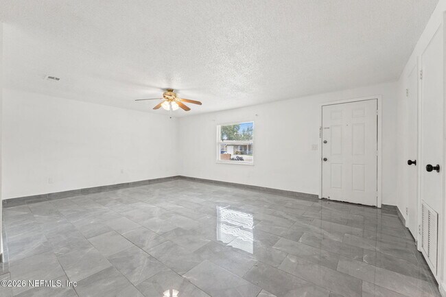 Building Photo - 4212 Pointe Haven Dr N