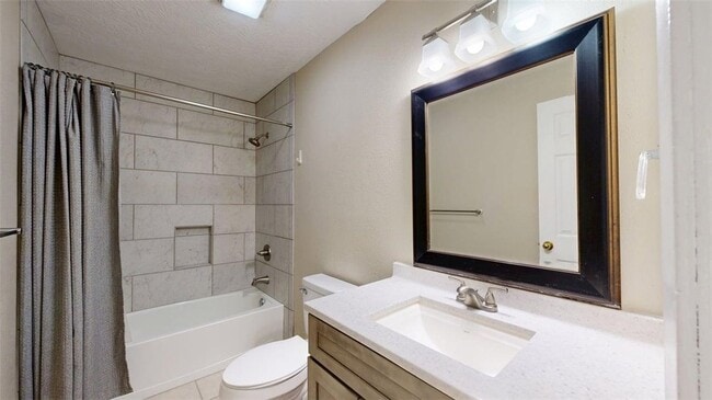 Building Photo - 1002 Hardwood Ln