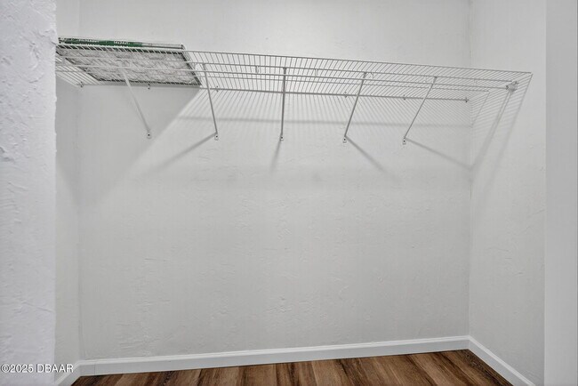 Building Photo - 168 W Sandalwood Ct