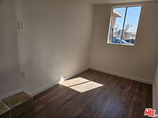 Building Photo - 263 E 84th Pl