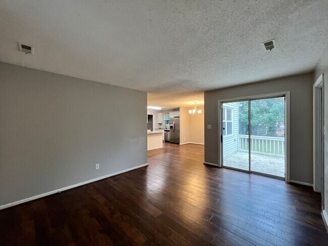 Building Photo - Four bedroom home in Norfolk - Beautiful Backyard