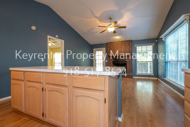 Building Photo - Charming 3 bedroom home with cozy fireplace and 2 car garage!! Price drop!