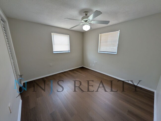 Building Photo - 3 bed,2 bath ~ With garage, workshop & shed!! NEW floors, NEW paint! Updated bathroom & kitchen w...