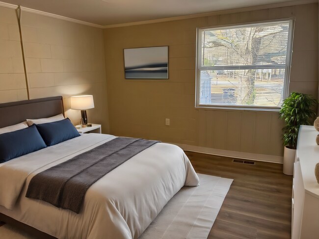 Building Photo - Rent Special on Fully Renovated 2 Bedroom ...