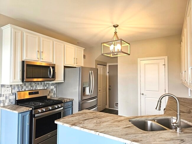 Building Photo - 306 Parkside Dr