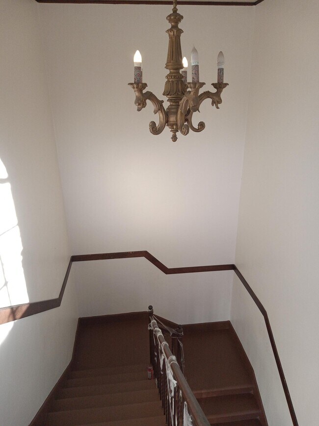 Building Photo - 128 Falcon Ave