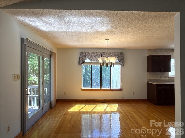 Building Photo - 13930 Idlewild Rd