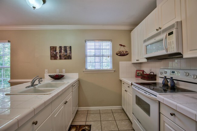 Building Photo - 209 Westminster Dr