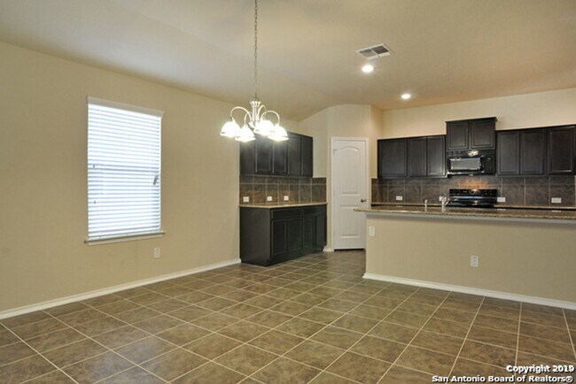 Building Photo - 4 Bedroom/2 Bath Amhurst Subdivision