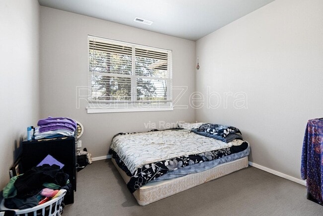 Building Photo - 5 SW Roosevelt Ave