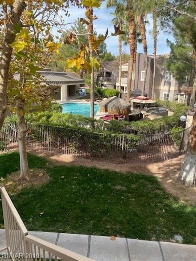 Building Photo - UPSTAIRS CONDO! 2 BEDROOMS 2 BATHROOMS WIT...