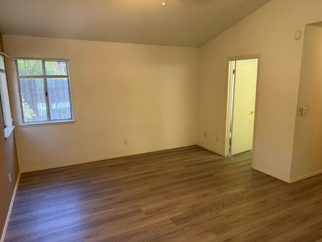 Building Photo - Modern 3 Bedroom 2 Bath One Story Browns Valley Vacaville *Star Rentals