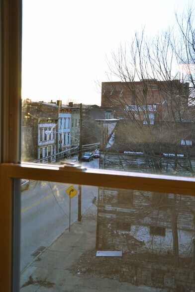 Building Photo - 522 W McMicken Ave