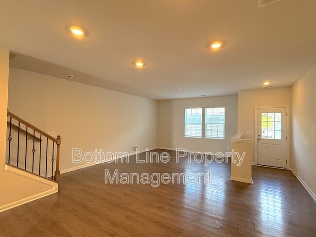 Building Photo - 15708 Country House St