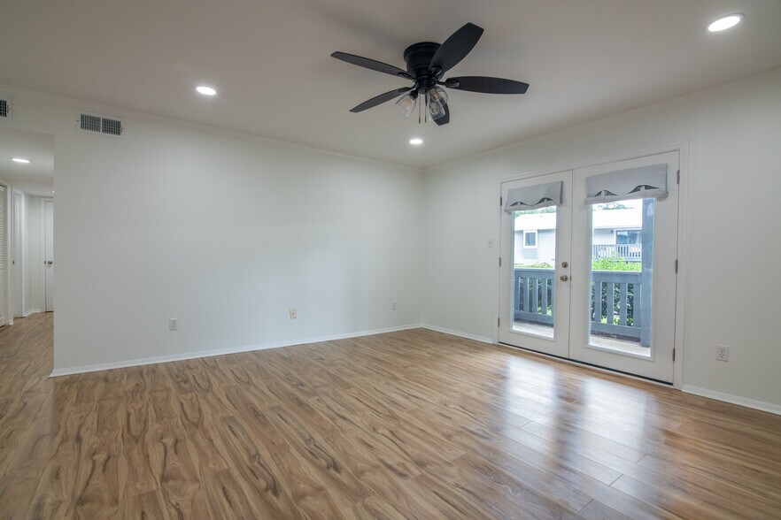 Building Photo - 500 Woodland Dr