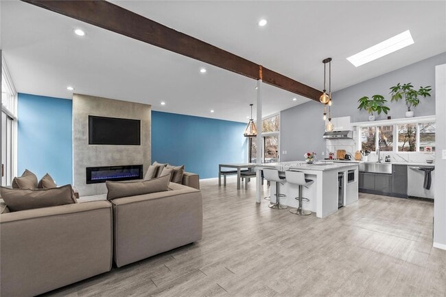 Building Photo - 22 Balmoral Cres
