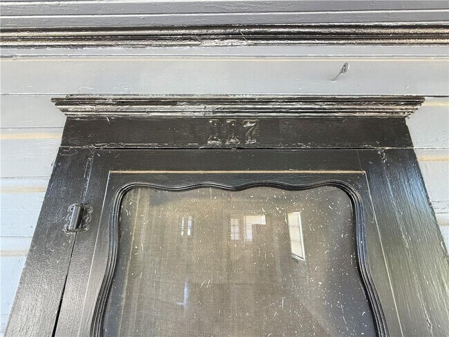 Building Photo - 117 Vine St SW