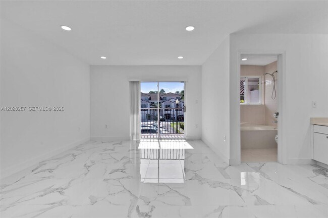 Building Photo - 10245 SW 154th Pl