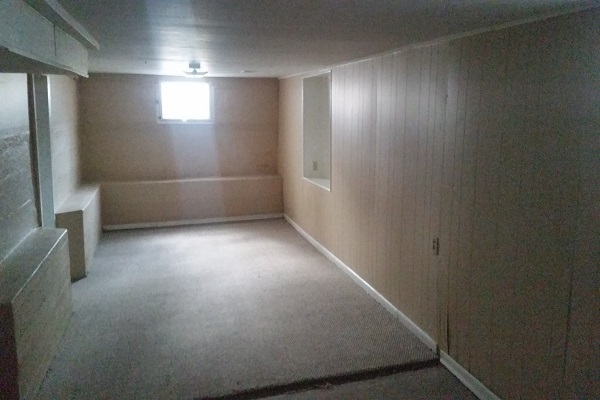 Building Photo - 3 bedroom home Washer/Dryer Included - Pre...