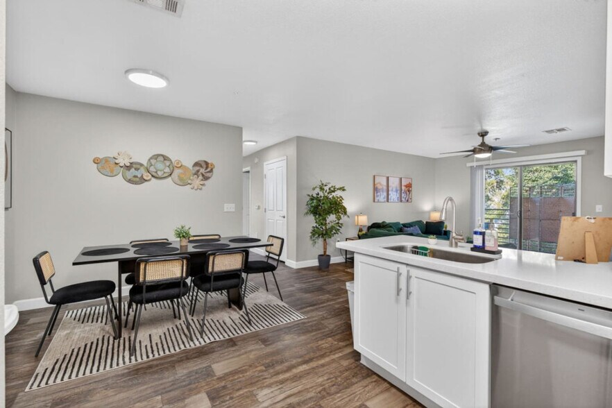 Building Photo - 15164 N 140th Dr