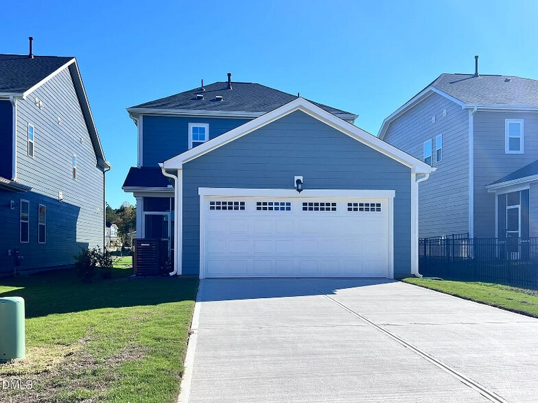 Building Photo - 304 Canyon Spring Trl