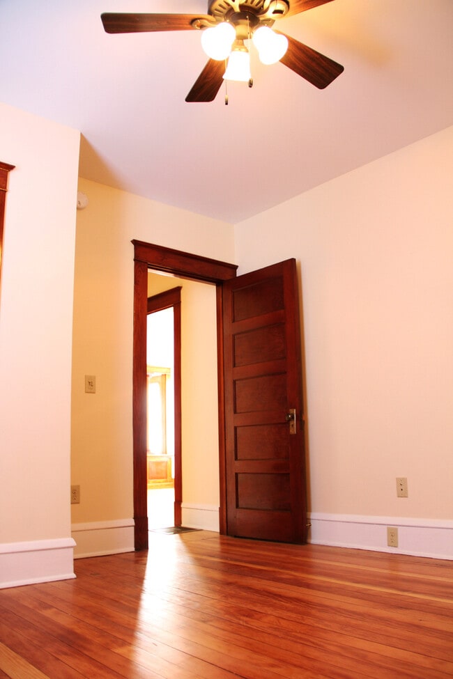 Building Photo - 20 Peru St