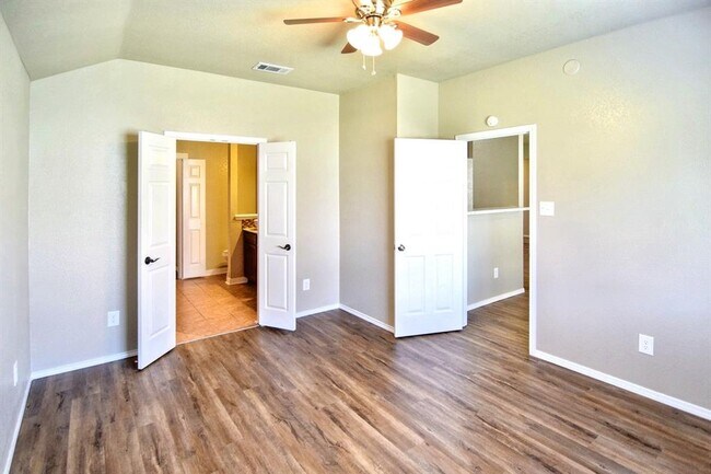 Building Photo - 4201 Bluestem Ln