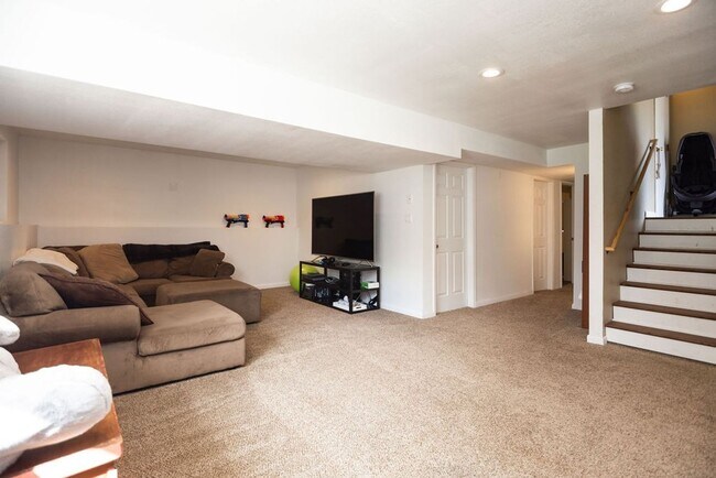 Building Photo - 117 43rd Ave Ct