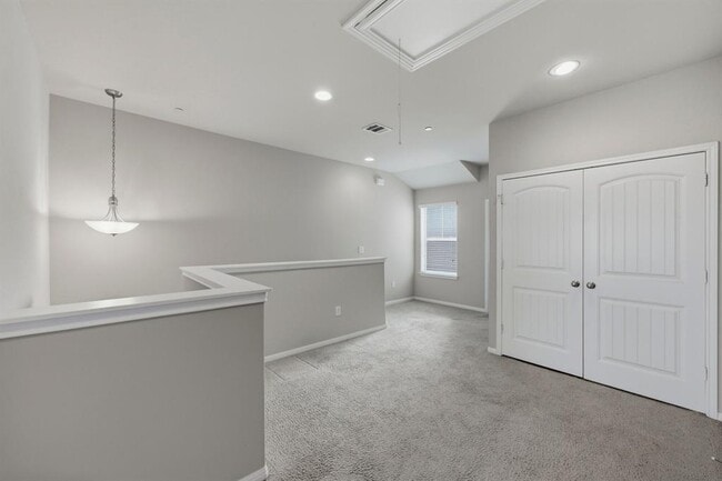 Building Photo - 516 E Slaughter Ln