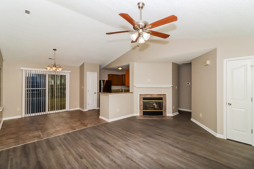 Building Photo - 11416 Northwoods Forest Dr
