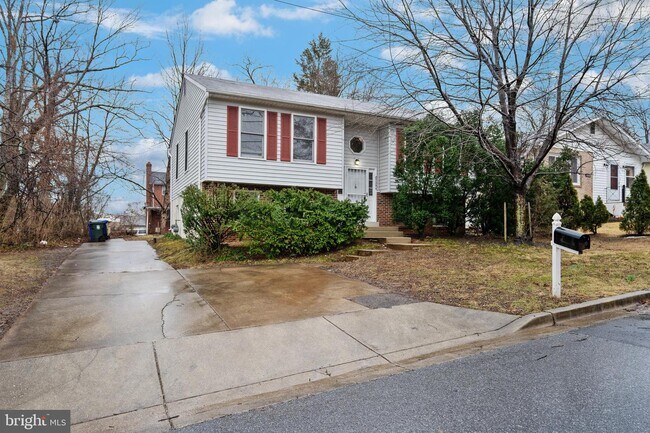 Building Photo - 8729 36th Ave