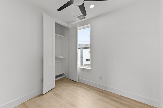 Building Photo - 3112 Live Oak St