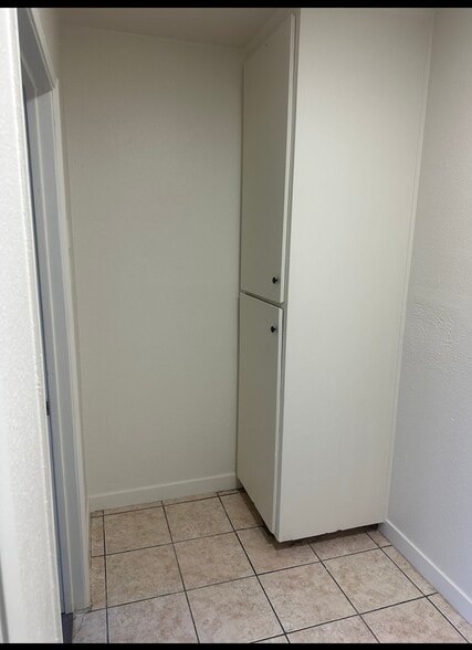 Storage in hallway - 12201 S Willowbrook Ave